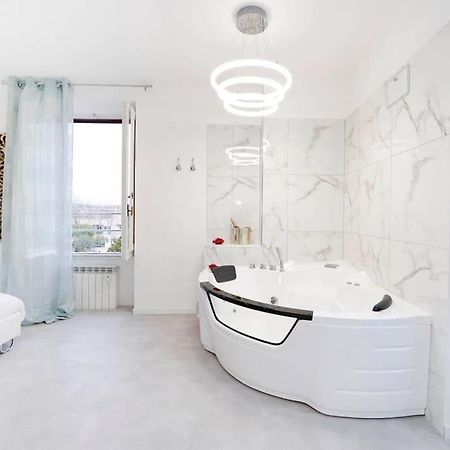 White Panoramic Jacuzzi Suite Trastevere - Top Collection Roma Exterior foto