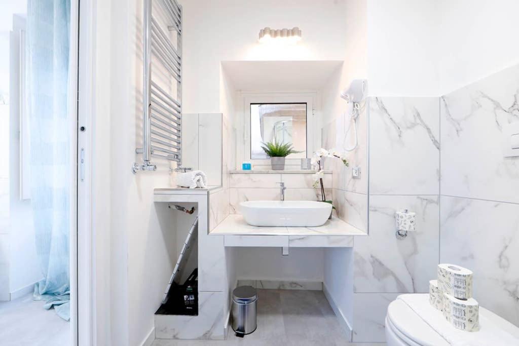 White Panoramic Jacuzzi Suite Trastevere - Top Collection Roma Exterior foto
